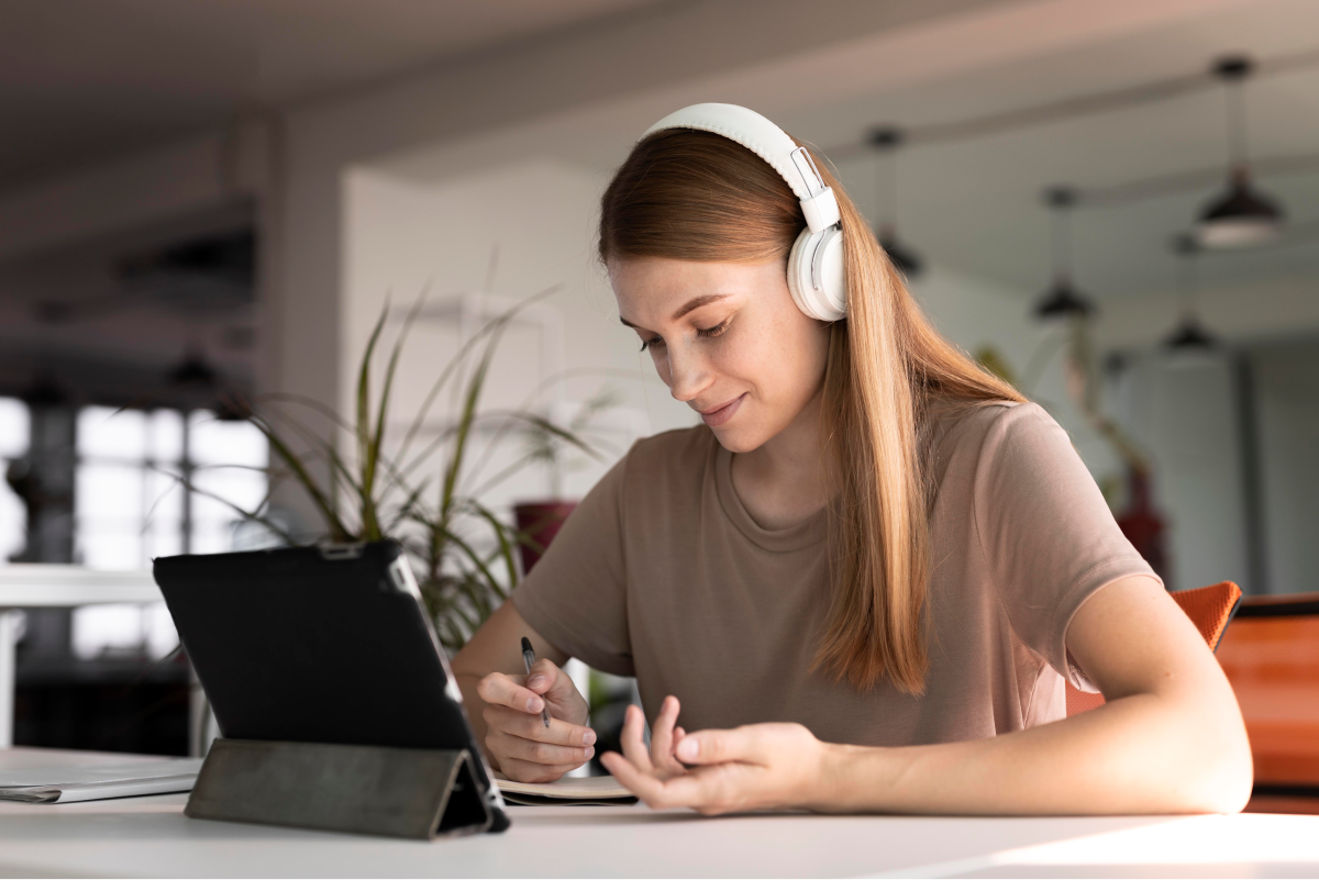 Small and Midsize Businesses Are Digitizing and Winning 1 Small and Midsize Businesses Are Digitizing and Winning IPTV Austria